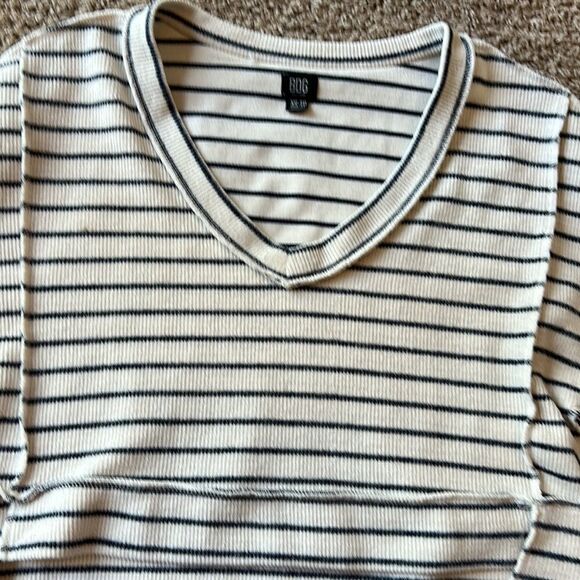 BDG shirt. Size XS  - Picture 2 of 4